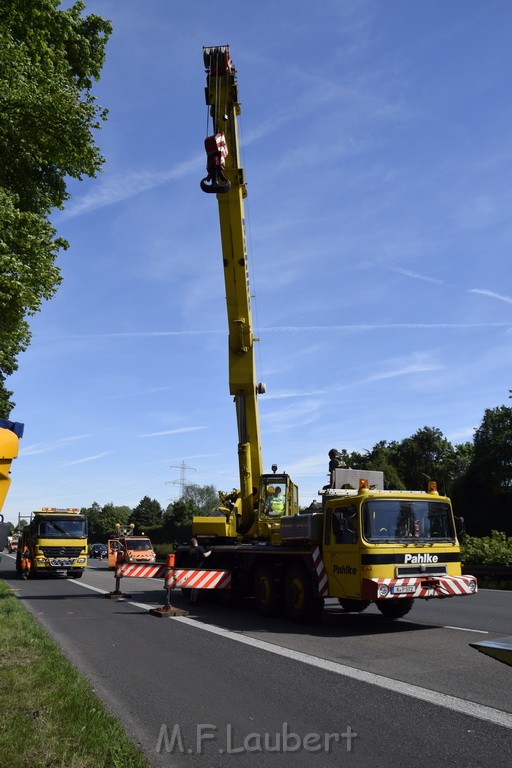 LKW in Boeschung A 3 Rich Frankfurt Hoehe Roesrath Lohmar P066.JPG - Miklos Laubert